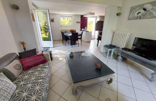Courbeveille Cottage | Charming 4-Bed House with Garden, 10min from Laval, Ideal for Families and Professionals