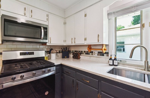 North Providence House | Charming 4-bedroom house with AC and WiFi in fabulous North Providence