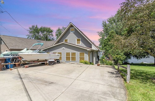 Lake Dalecarlia House | Charming 4-bedroom house in peaceful Private Lake Dalecarlia w OUTSTANDING views