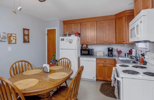 Lower Township House | Charming 4-bedroom house in North Cape May with AC, WiFi, Fully Fenced Yard