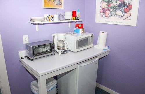 Jolly Island House | Charming 4-bedroom, 2-bathroom home located on Mink Island.