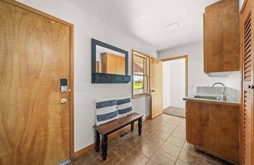 Whitman County House | Charming 4 bedroom, 3 bathroom Brick Home located on 3 rural acres.