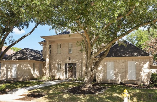 Clodine House | Charming 4-bedroom 3.5 bath house with pool, fitness room in Sugar Land,