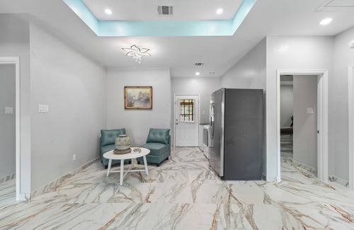 Southeast Houston House | Charming 4-bedroom 4-bathroom entertainment home in Houston.