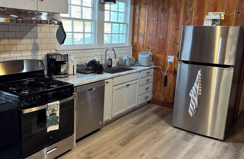 Marksville House | Charming 4-bedroom bed & breakfast in Marksville with AC, WiFi and full Kitchen.
