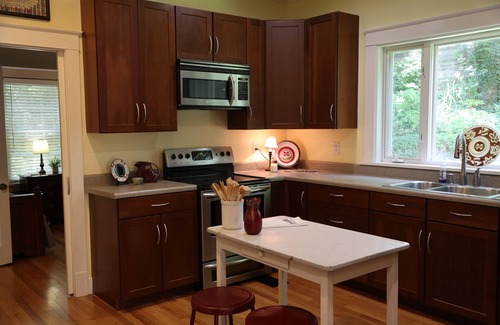 Starkville House | Charming 4-bedroom bungalow, ideal for gameday, & celebrating in Starkville, MS!