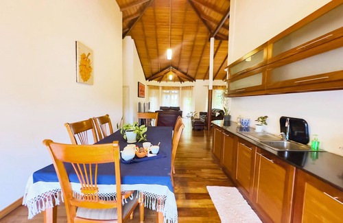 Kandy Bed & Breakfast | Charming 4-bedroom bed & breakfast in lovely Hindagala with WiFi, AC