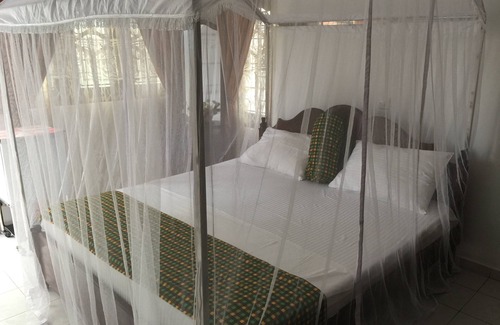 Hettimulla Bed & Breakfast | Charming 4-bedroom bed & breakfast in beautiful Bentota with AC, WiFi