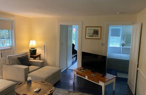 Cotuit Cottage | Charming 4-bedroom Cottage in the quaint village of Cotuit