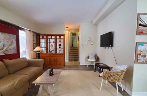 Caledon House | Charming 4-bedroom house in Caledon East with WiFi, AC