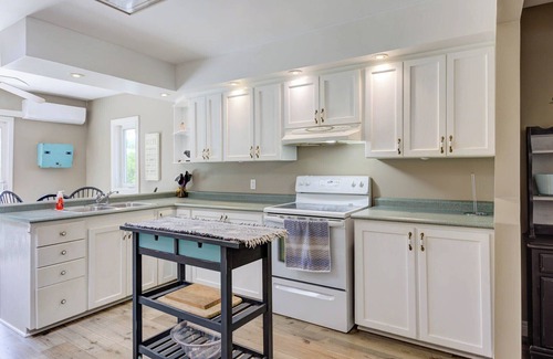 Southampton Cottage | Charming 4-bedroom cottage with WiFi and AC in fabulous Southampton