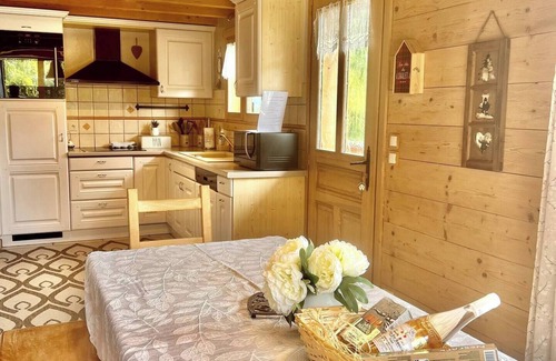 Les Clefs Ski Chalet | Charming 4-bedroom chalet in mountain vilage Les Clefs with private Hot Tub