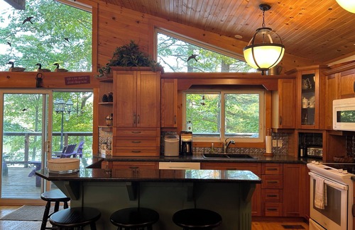Muskoka Lakes Cottage | Charming 4-bedroom Cottage near Severn Falls