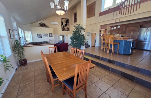 Templeton House | Charming 4-bedroom country house in peaceful Templeton with WiFi, AC