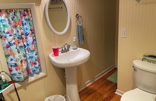 Lakeside Cottage | Charming 4-bedroom cottage in Lakeside with WiFi and AC