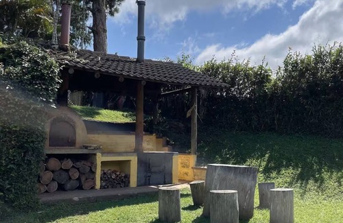 Calima House | Charming 4-bedroom country house in Lago Calima with WiFi and lake view