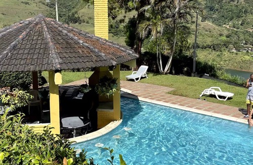 Calima House | Charming 4-bedroom country house in Lago Calima with WiFi and lake view