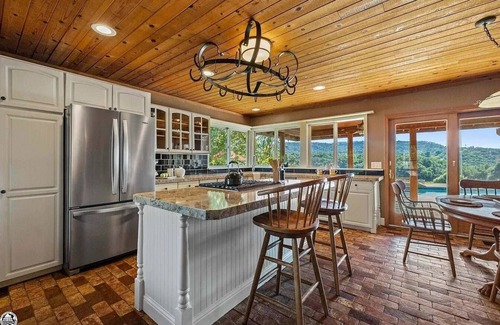 Sonora House | Charming 4-bedroom country house with AC and WiFi in delightful Sonora.