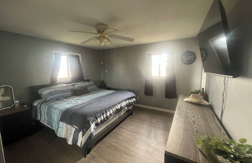 Sperry Other | Charming 4-bedroom farmhouse in Burlington with AC