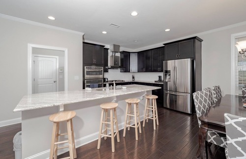 Apex House | Charming 4-Bedroom Family Home