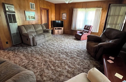 Arnold Other | Charming 4-bedroom farmhouse in superb Ransom with WiFi, AC