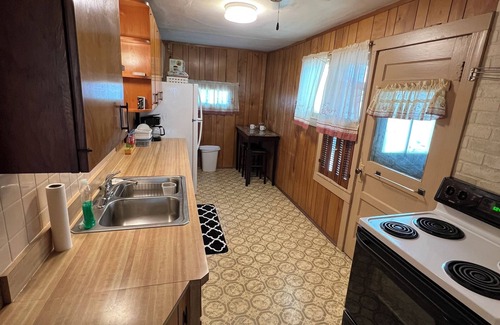 Arnold Other | Charming 4-bedroom farmhouse in superb Ransom with WiFi, AC