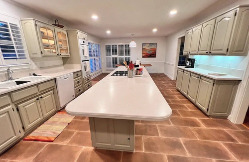 Farmington House | Charming 4-bedroom house with AC and WiFi in lovely Farmington