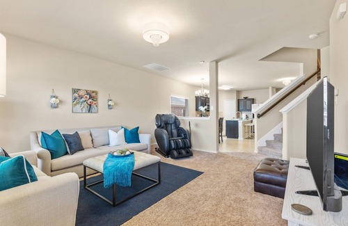 Fort Worth House | Charming 4 bedroom home w/massage chair!