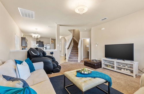 Fort Worth House | Charming 4 bedroom home w/massage chair!