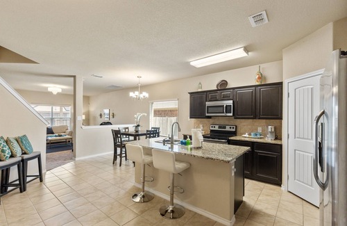 Fort Worth House | Charming 4 bedroom home w/massage chair!