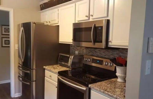 South View House | Charming 4-bedroom house with WiFi, fitness room in Hope Mills