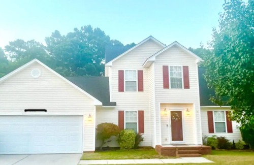 South View House | Charming 4-bedroom house with WiFi, fitness room in Hope Mills