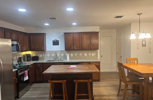 Little Elm House | Charming 4-bedroom house with AC, WiFi in serene Little Elm