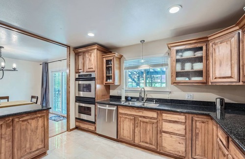 Thornton House | Charming 4-bedroom house in Northglenn with AC, WiFi. Enjoy your stay!