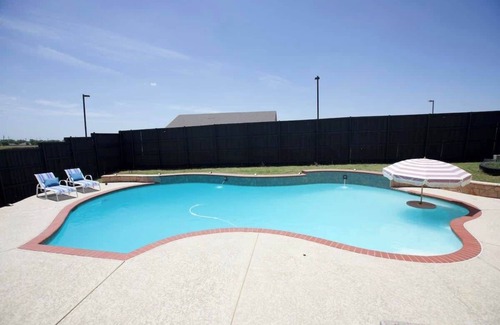 Royse City House | Charming 4-bedroom house in Royse City with salt water pool, sleep 10
