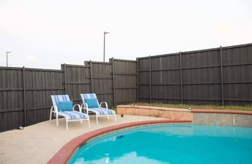 Royse City House | Charming 4-bedroom house in Royse City with salt water pool, sleep 10
