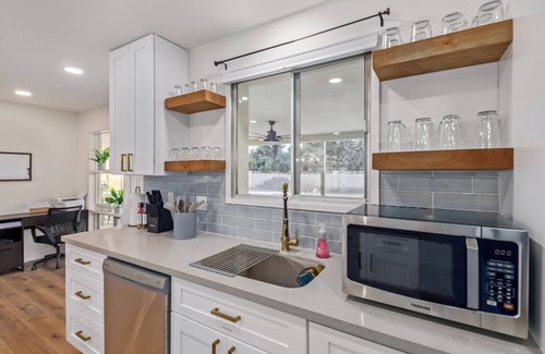 Scottsdale Highlands House | Charming 4-bedroom house in enchanting Scottsdale with ping pong & swimming pool