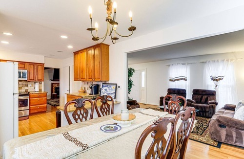 Lake Ridge House | Charming 4-bedroom house with WiFi and AC in welcoming Woodbridge