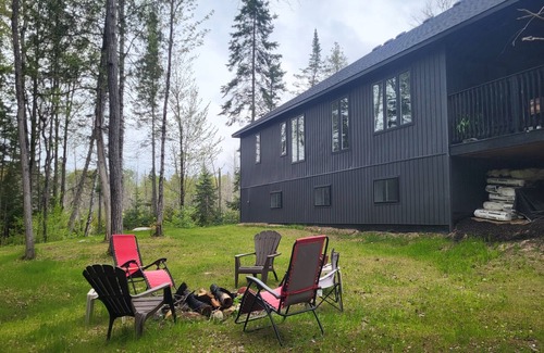 Highlands East House | Charming 4-bedroom house with WiFi, fitness room in welcoming Tory Hill