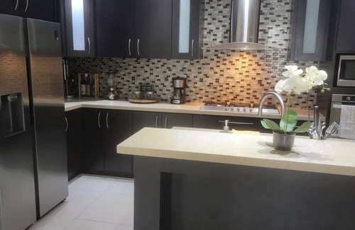 Hoyo Mulas House | Charming 4-bedroom house with WiFi, AC in delightful Canóvanas.