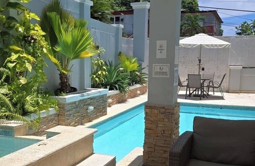 Hoyo Mulas House | Charming 4-bedroom house with WiFi, AC in delightful Canóvanas.