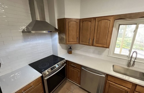 Bethlehem House | Charming 4 bedroom house right in downtown Bethlehem. Walkable to everything!