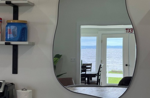 Durhamville House | Charming 4-bedroom house with WiFi, AC and HotTub-Lake Front-nr Sylvan Beach