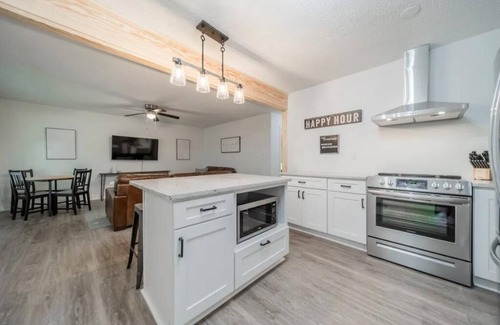 Charlotte Ski Chalet | Charming 4 bedroom house just outside of Uptown