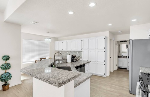 Elk Grove House | Charming 4-bedroom house in Elk Grove with WiFi and AC
