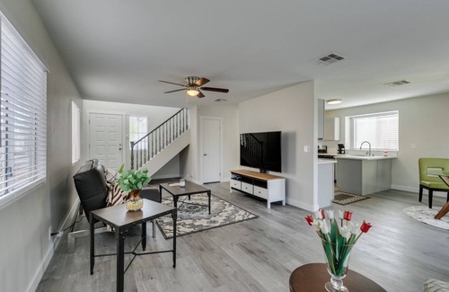 Las Vegas House | Charming 4-bedroom house with AC, WiFi in lovely Las Vegas