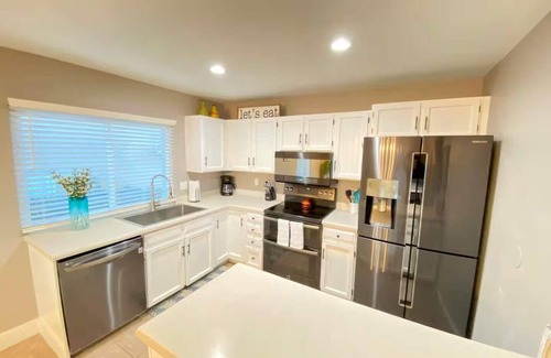 Columbine House | Charming 4-bedroom house with WiFi and fenced backyard in peaceful Littleton