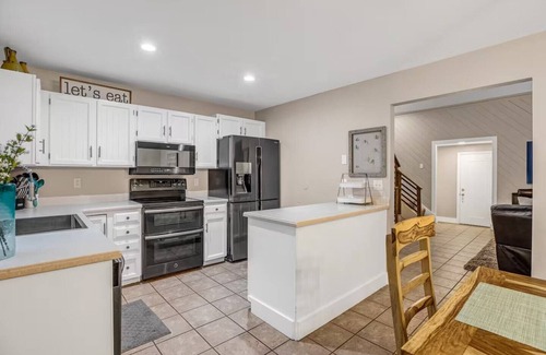 Columbine House | Charming 4-bedroom house with WiFi and fenced backyard in peaceful Littleton