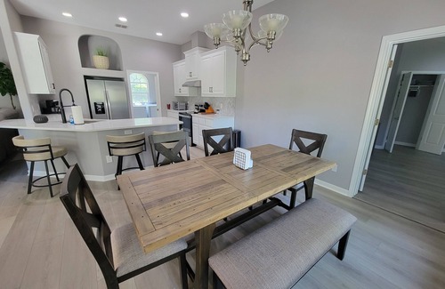 McQueeney House | Charming 4 Bedroom House near Lake McQueeney