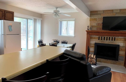 Higgins Lake House | Charming 4-bedroom house in welcoming Roscommon with WiFi, AC